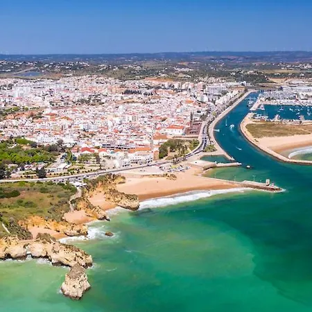 Kwatera prywatna Located *