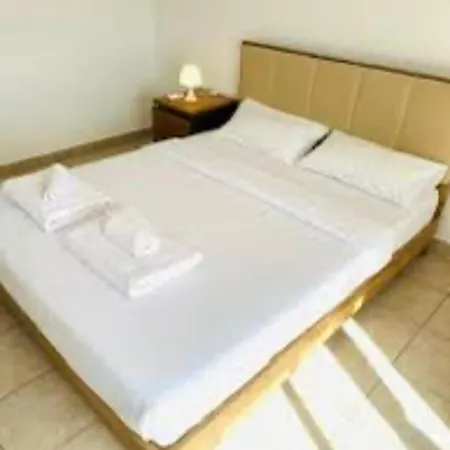 Located منزل للإقامة *