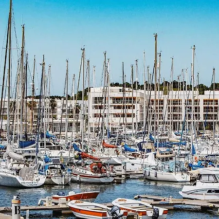 Located לאגוּ‏ש