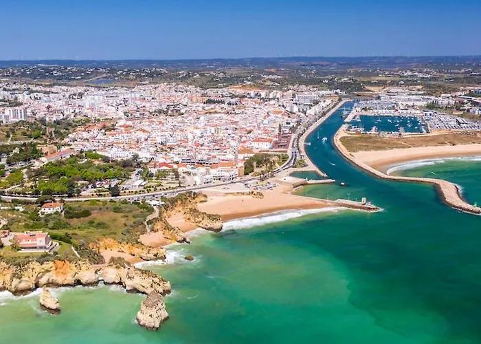 ホームステイ Located *