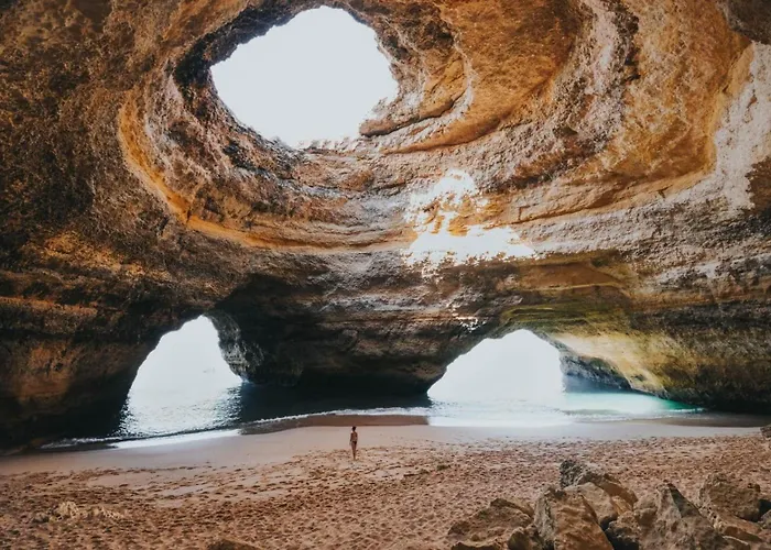 Located ホームステイ *